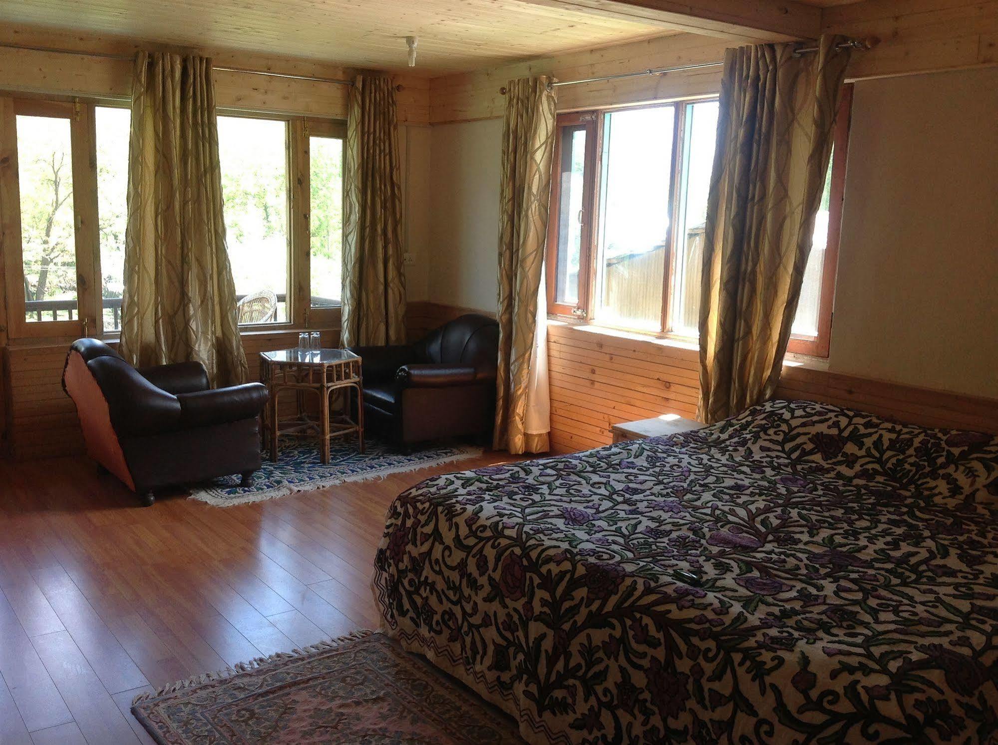 Himalaya House Hotel ปาฮาลกัม ภายนอก รูปภาพ