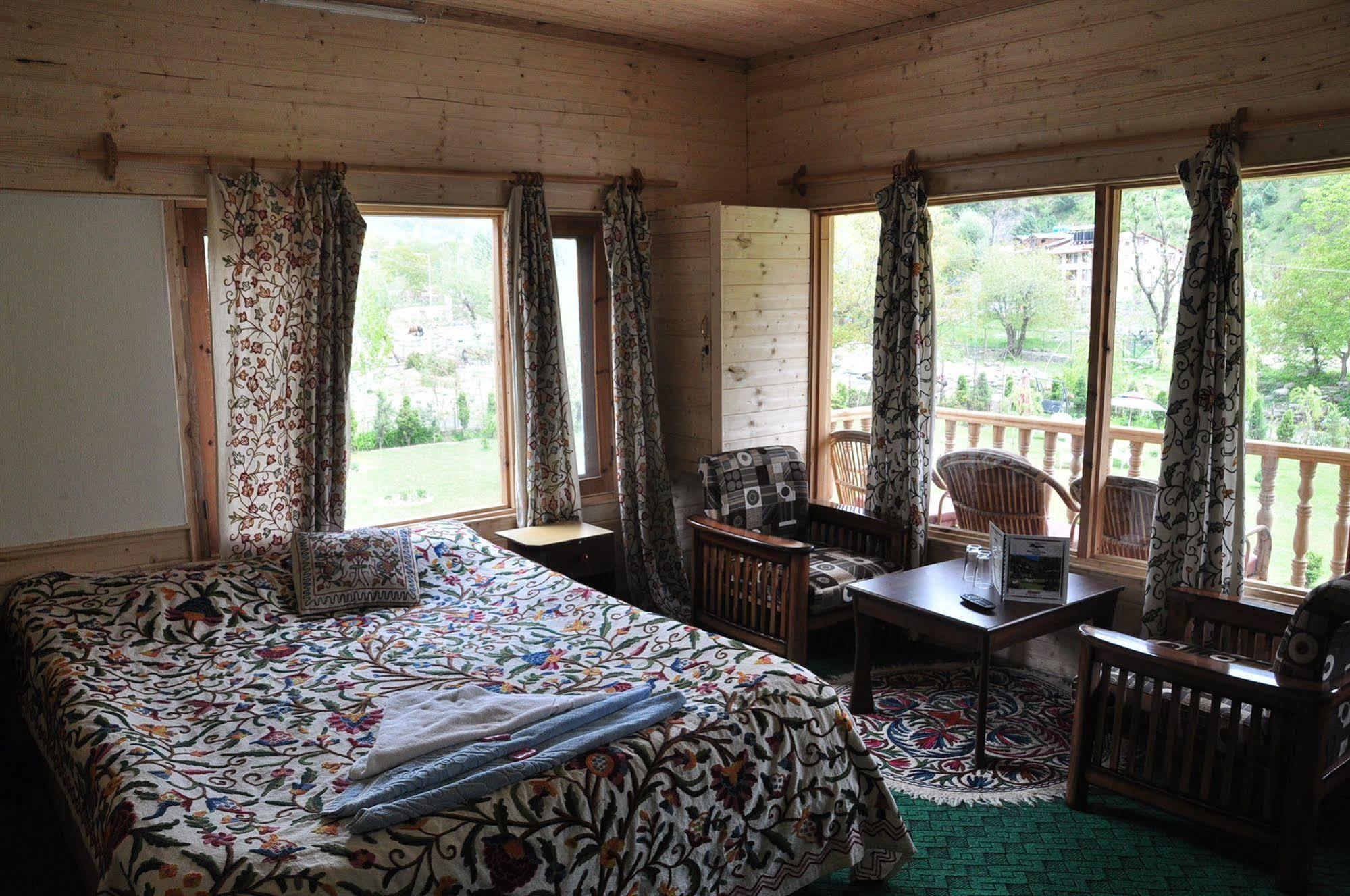 Himalaya House Hotel ปาฮาลกัม ภายนอก รูปภาพ