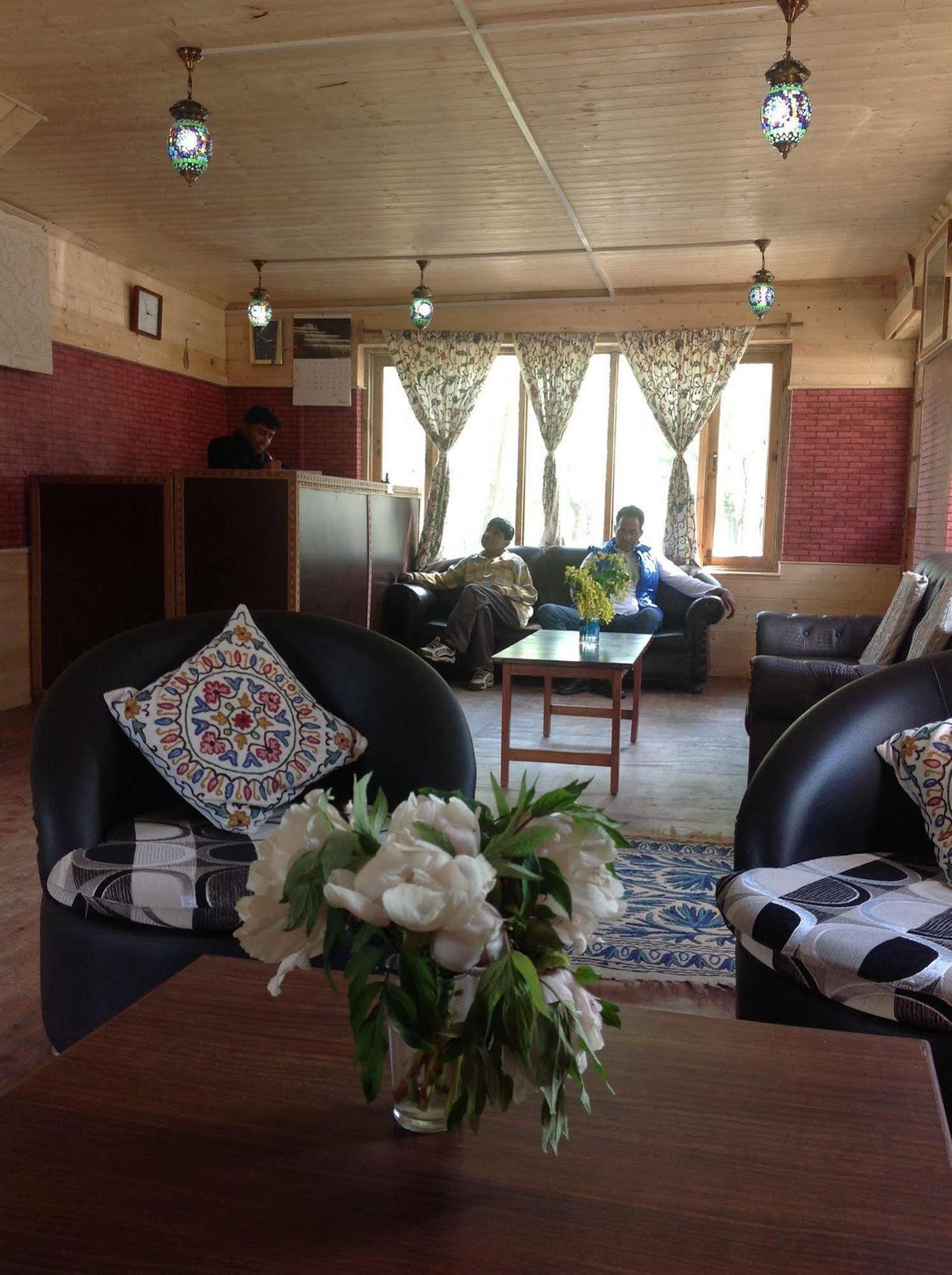 Himalaya House Hotel ปาฮาลกัม ภายนอก รูปภาพ